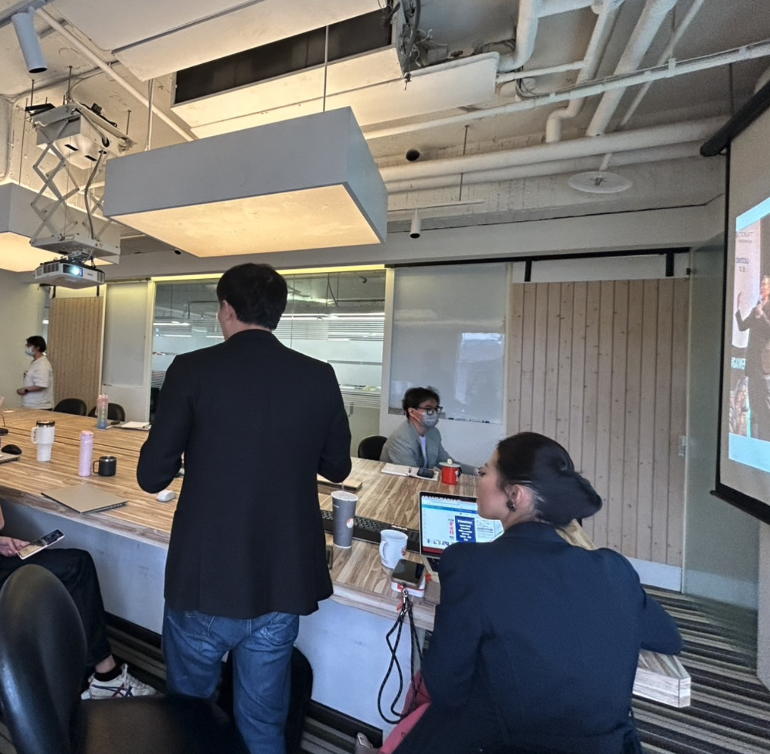 用 AI 把餅做大：為什麼老闆看不到「增效」？