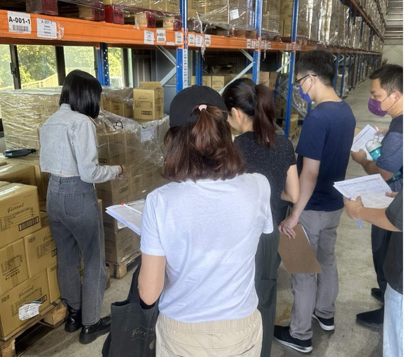 現場團隊站會 - 信任是在倉庫裡磨出來的